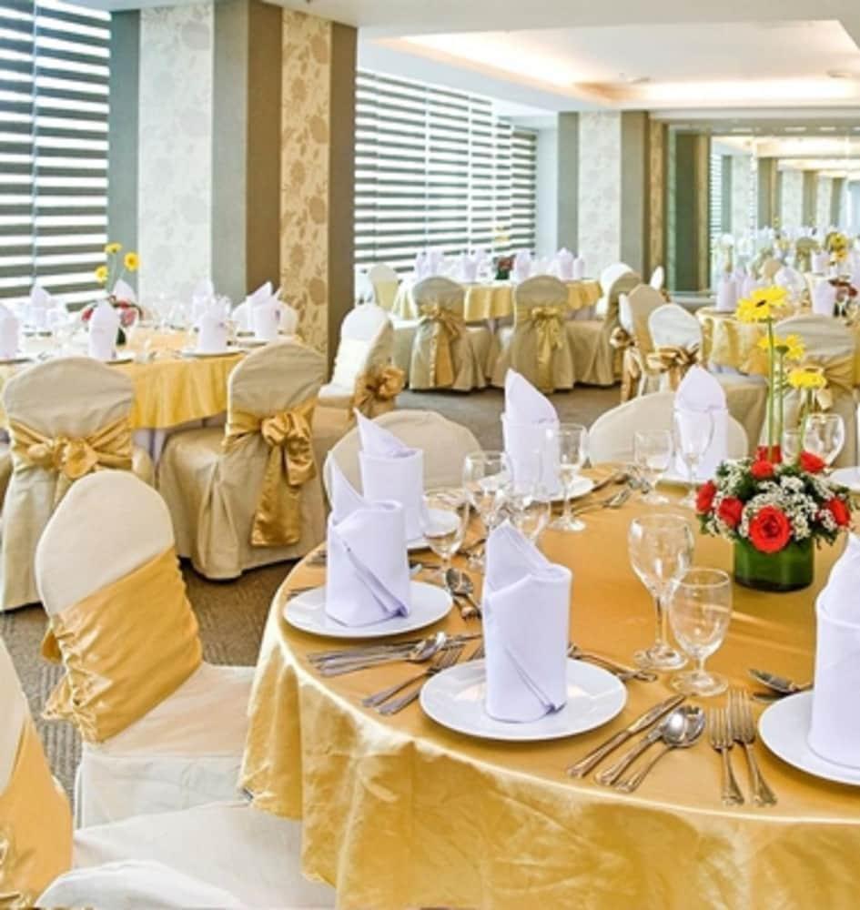 St Giles Hotel Makati Makati City Exterior photo