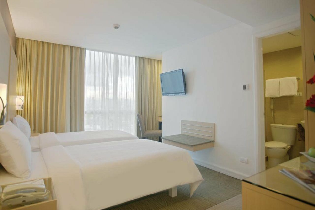 St Giles Hotel Makati Makati City Exterior photo