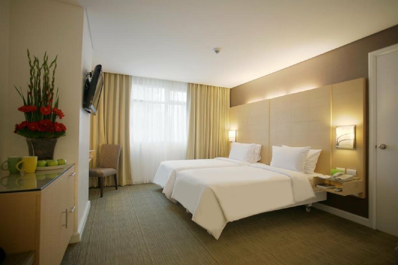 St Giles Hotel Makati Makati City Exterior photo